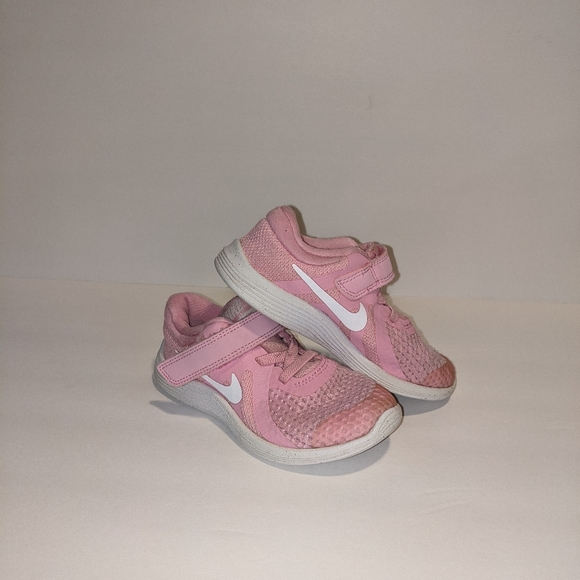 Nike Girls Revolution 4 Running Shoes Athletic - Picture 2 of 7